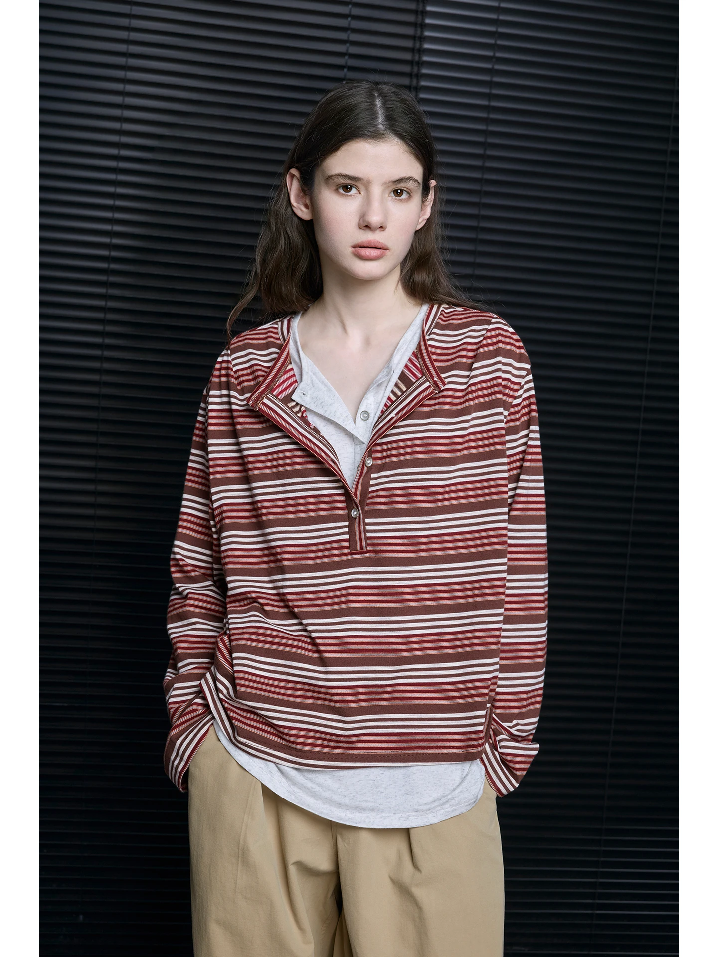 

Повседневная женская футболка с длинным рукавом в полоску, имитация двухслойности, весенняя новинка, свободный крой, уникальный цветовой блок, смесь хлопка и полиэстера