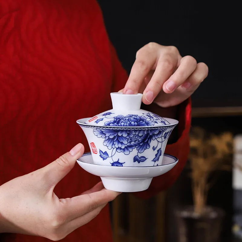 

On-Glazed Color Jingdezhen Blue and White Porcelain Cover Bowl Tea Cup Ceramic Gaiwan Set Serving Bowl Single Hand Holding Pot