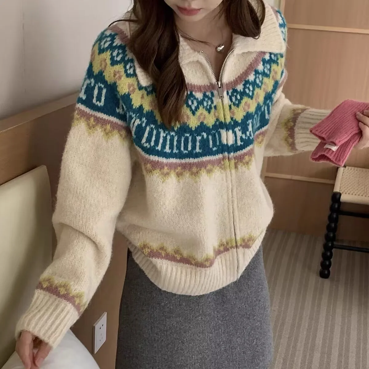 AOSSVIAO Retro Jacquard Knitted Cardigan Women's Autumn And Winter Loose Long Sleeve Sweater Zipper Lapel Color Blocking Coat