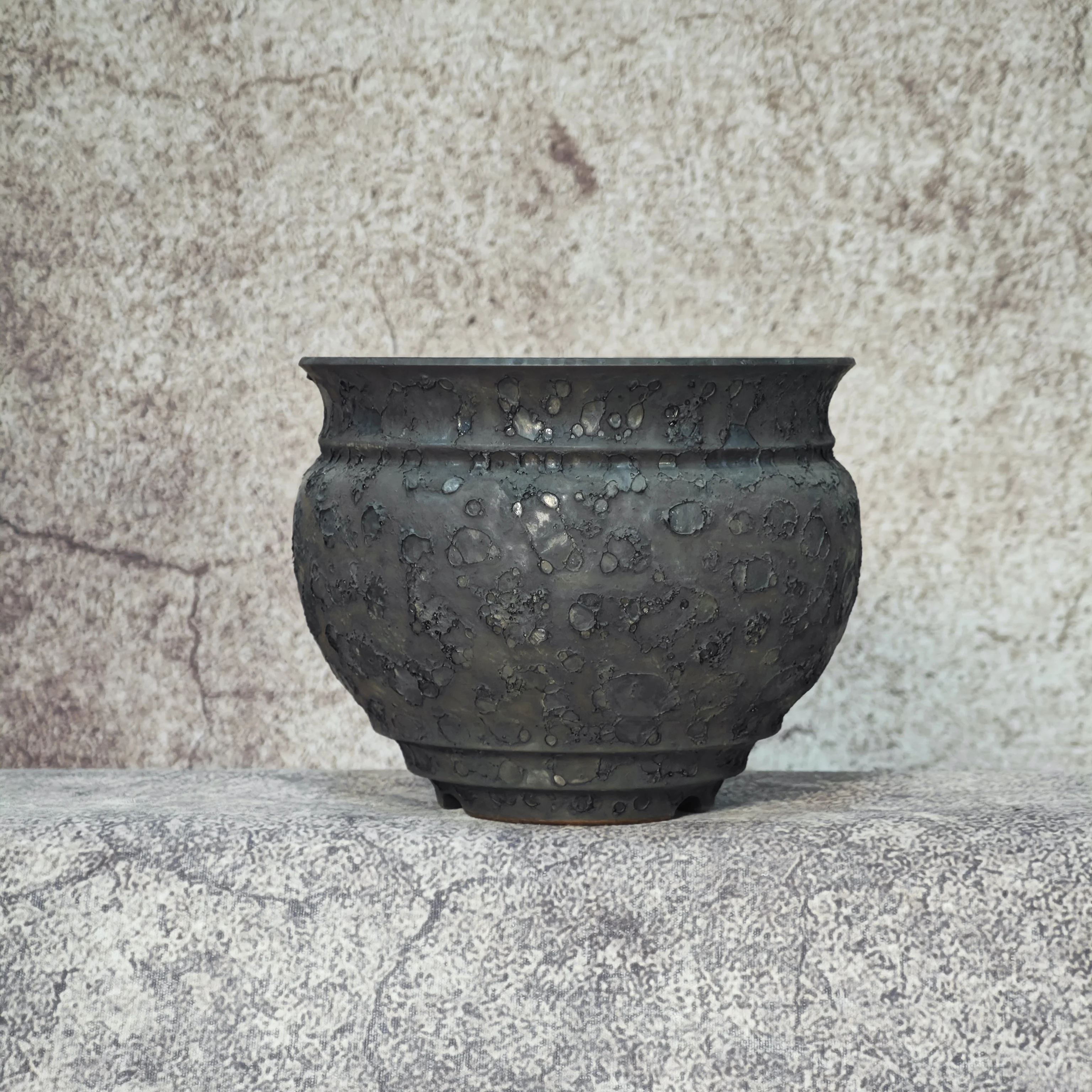 Handmade Ceramic Vintage Black-Gold Bubble Texture Caudex Pot for Agave Dioscorea Cactus Succulent Plants Decorative Garden Outd