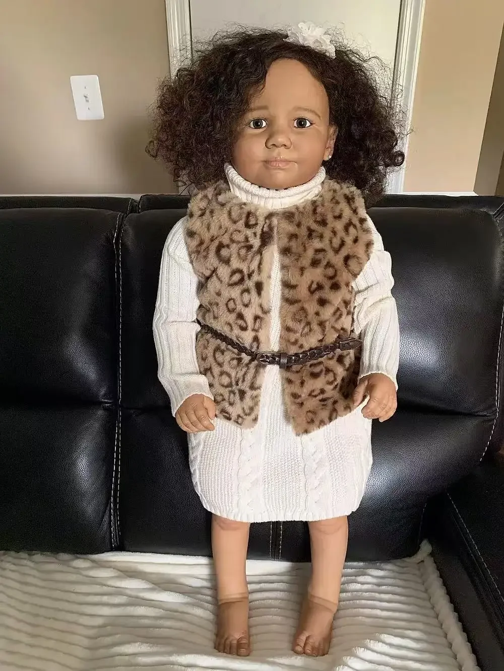 St.Store Aangepaste Limited Supply 100 cm Reborn Baby Zwarte Teint Geschilderde pop Handgeworteld Haar DIY Deel Met Doek Lichaam