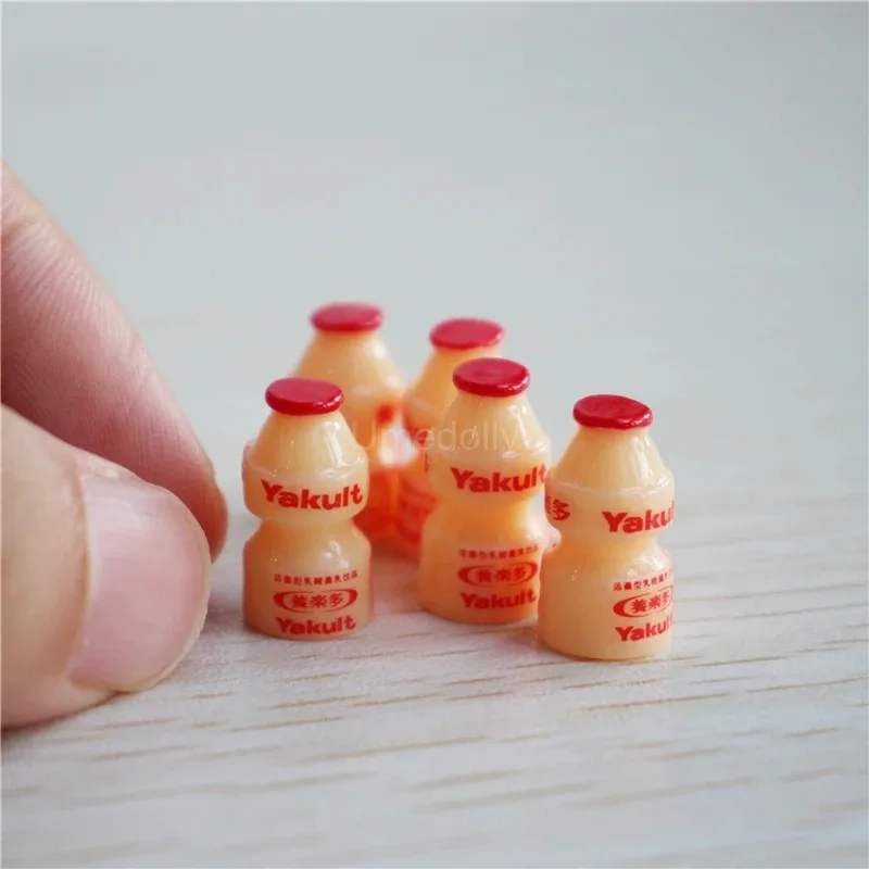 Mini-Milchsäuregetränkeflaschen im Maßstab 1:12 für Puppenhaus-Supermarkt-Spielzeug – Detail 6