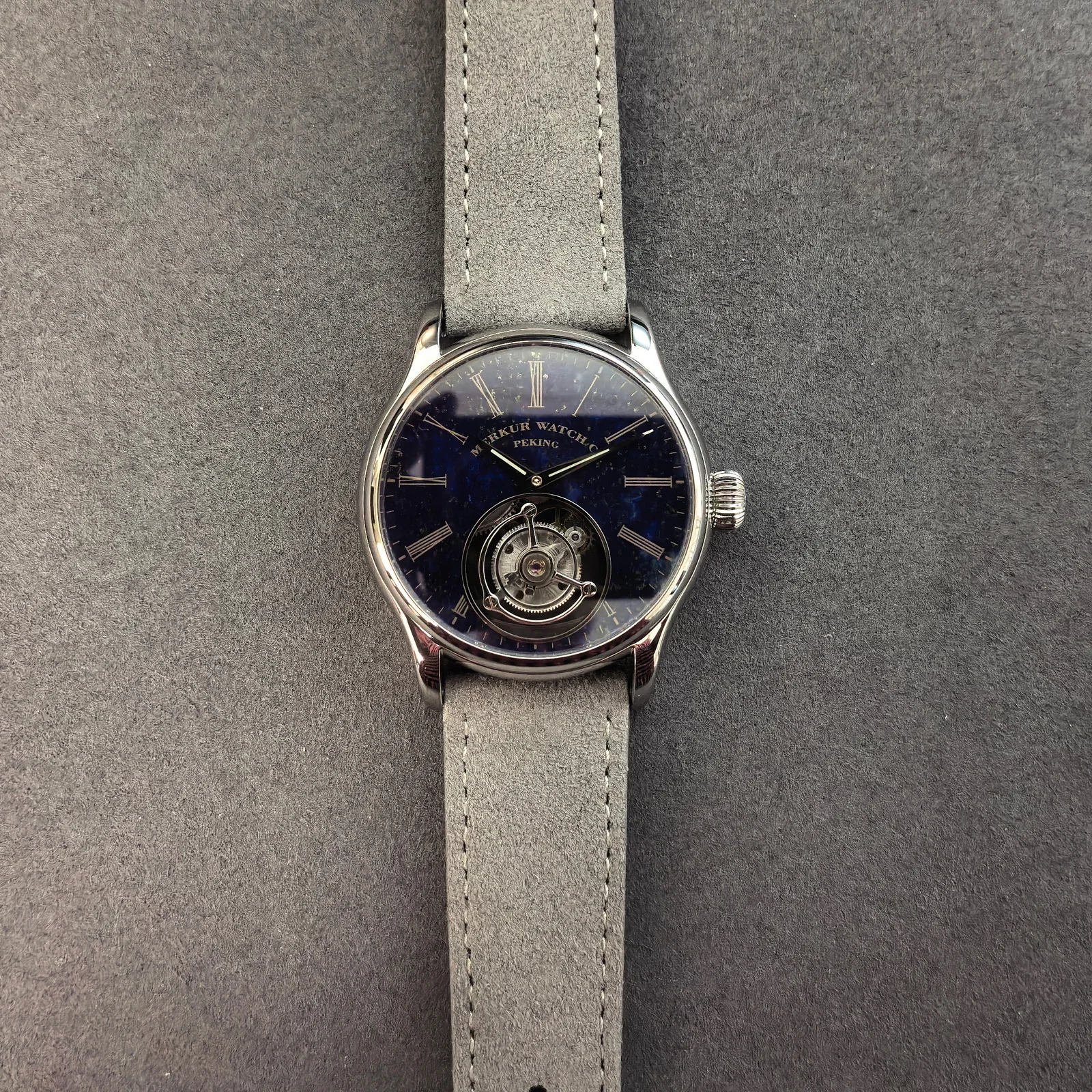 

Мужские часы Jacques Genry Tourbillon, 42 мм, механические, с ручным заводом, сапфировое стекло, синий циферблат с эффектом песочной шлифовки