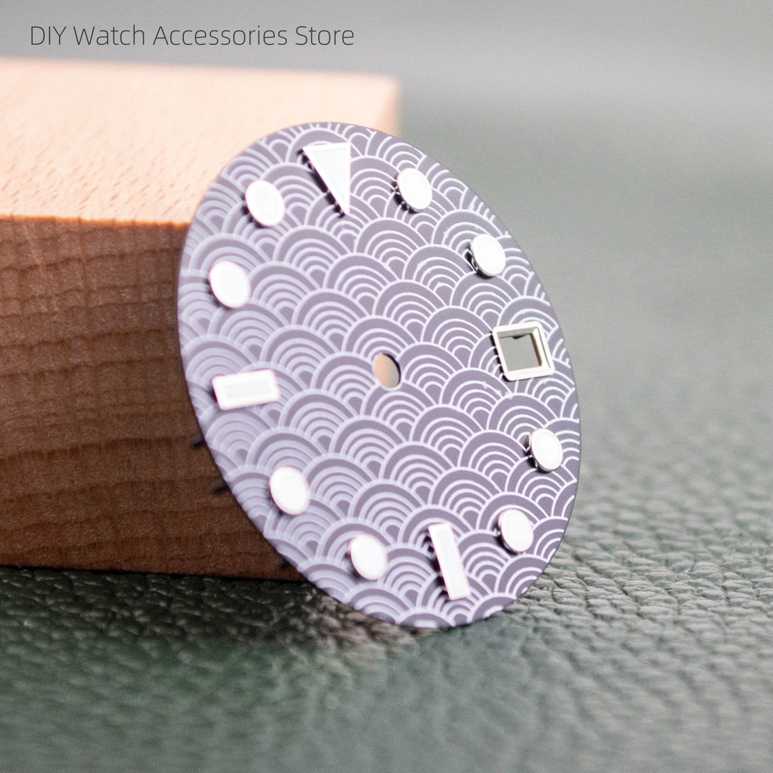 

28.5mm Watch Dial with Calendar Green Luminous Replacement Mechanical Watch Parts For Datejust NH35A NH36 Movement NH35 Dial