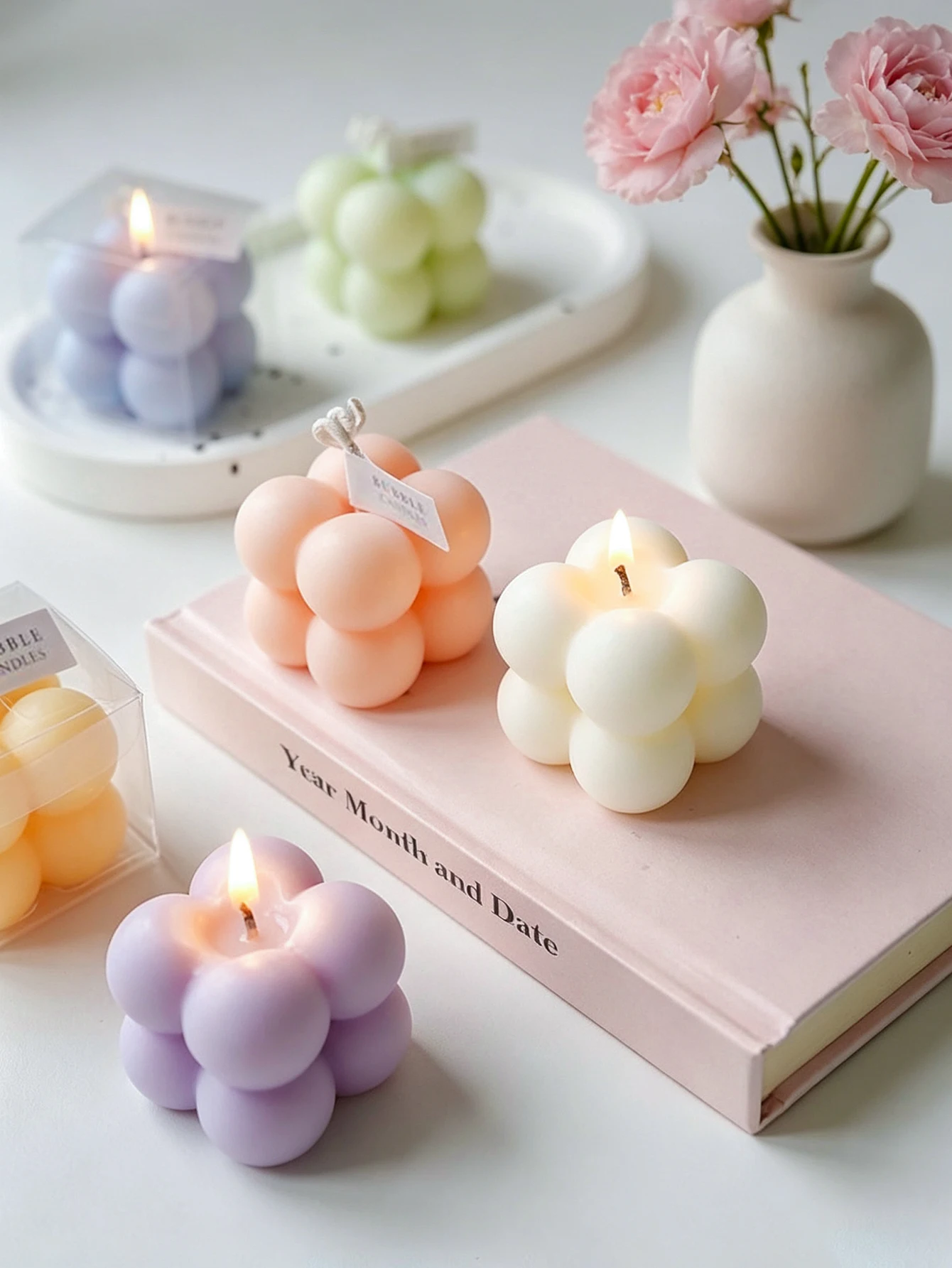1Pc Small Cube-Shaped Scented Candle, Made with Soy Wax and Mixed Waxes, Long-Burning, Available in White, Pink, Purple, and Various Other Colors, Creative Small Gift, Handmade Home Decor, Photography Prop, Background Decoration, Suitable for Home Decoration, Table Decoration, Room Fragrance, Holiday Gift for Friends and Family, Souvenir Gift, Holiday Present