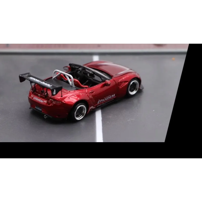 1:64 Voiture de sport convertible en édition limitée en stock, modèle de voiture en alliage moulé sous pression, jouets pour garçons, ornements, objets de collection.