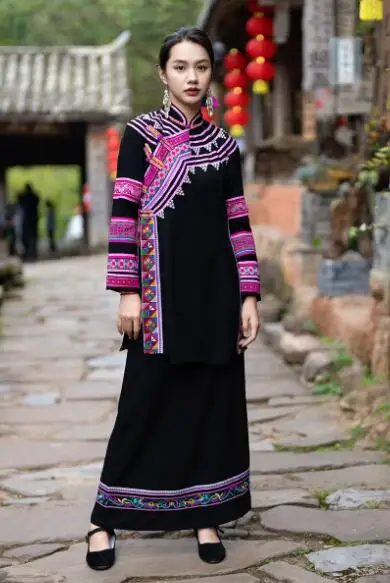 

Women's Lahu People Embroidery Ethnic Style Pure Linen Medium Long Blouse Suit In Yunnan China