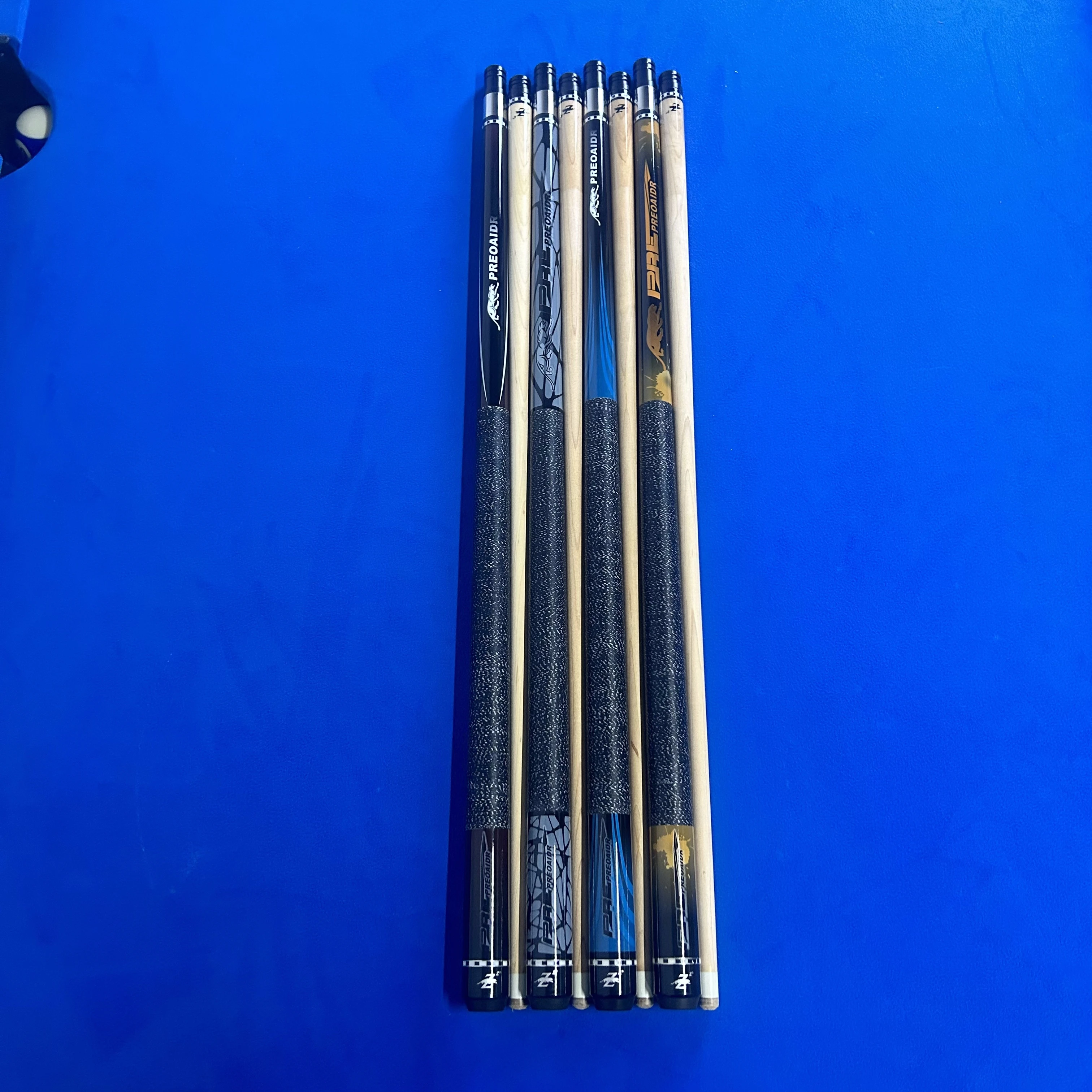 

Бильярдный кий стандартный, разборный (1/2), с наконечником 11 мм и 13 мм, из ясеня и палисандра, оптовая цена от производителя