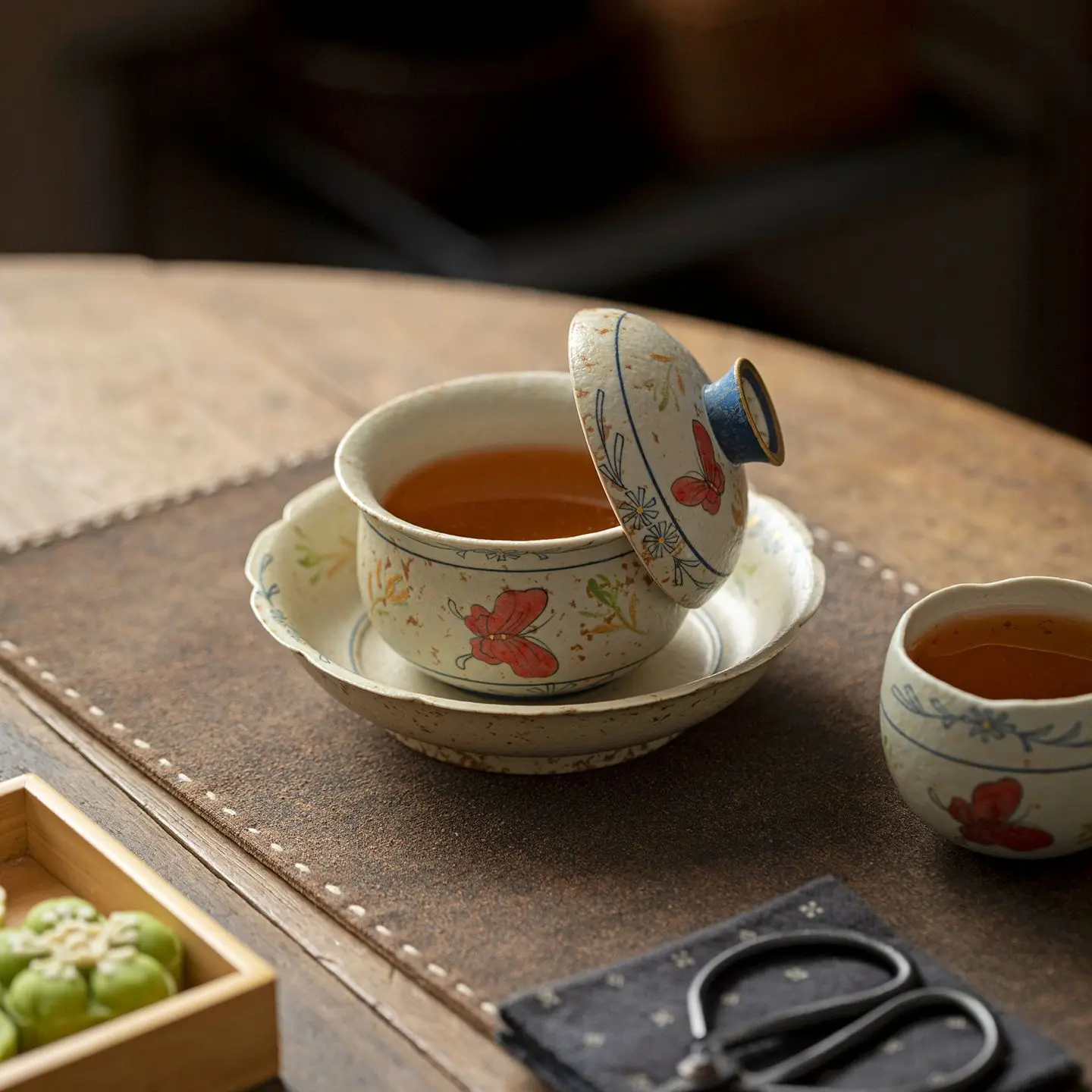 Juego de Gaiwan de Porcelana Pintado a Mano con Esmalte Caramelo Rojo Firestone Azul y Blanco, con Diseño de Orquídea, para Uso Doméstico