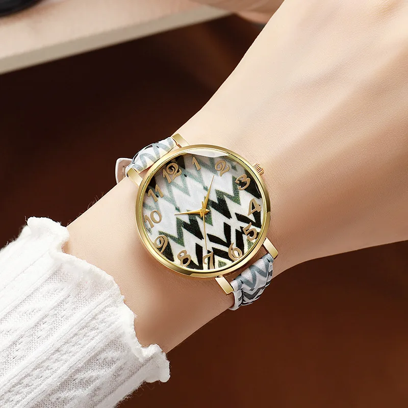 Women's Quartz Watch Student Wristwatch Ethnic Style Bohemian Forest Style For Daily Wear School Outdoor Travel Fashion Accessor