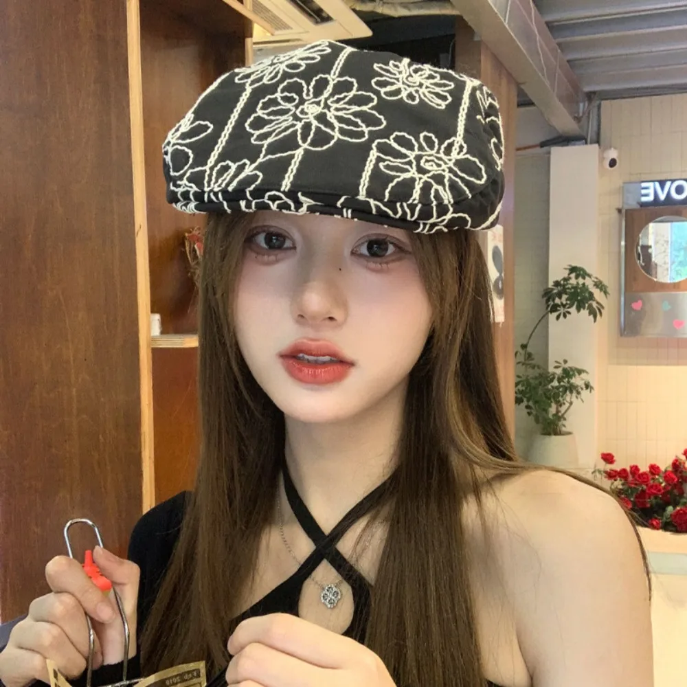 New Fashion Retro Forward Cap Casual Versatile Flower Embroidery Beret Korean Style Sweet Spicy British Hat For Lady Girl