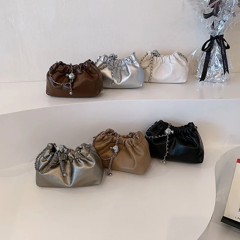 

Single-shoulder bag with pleated cloud design, casual chain texture crossbody bag, simple and versatile for casual commuting
