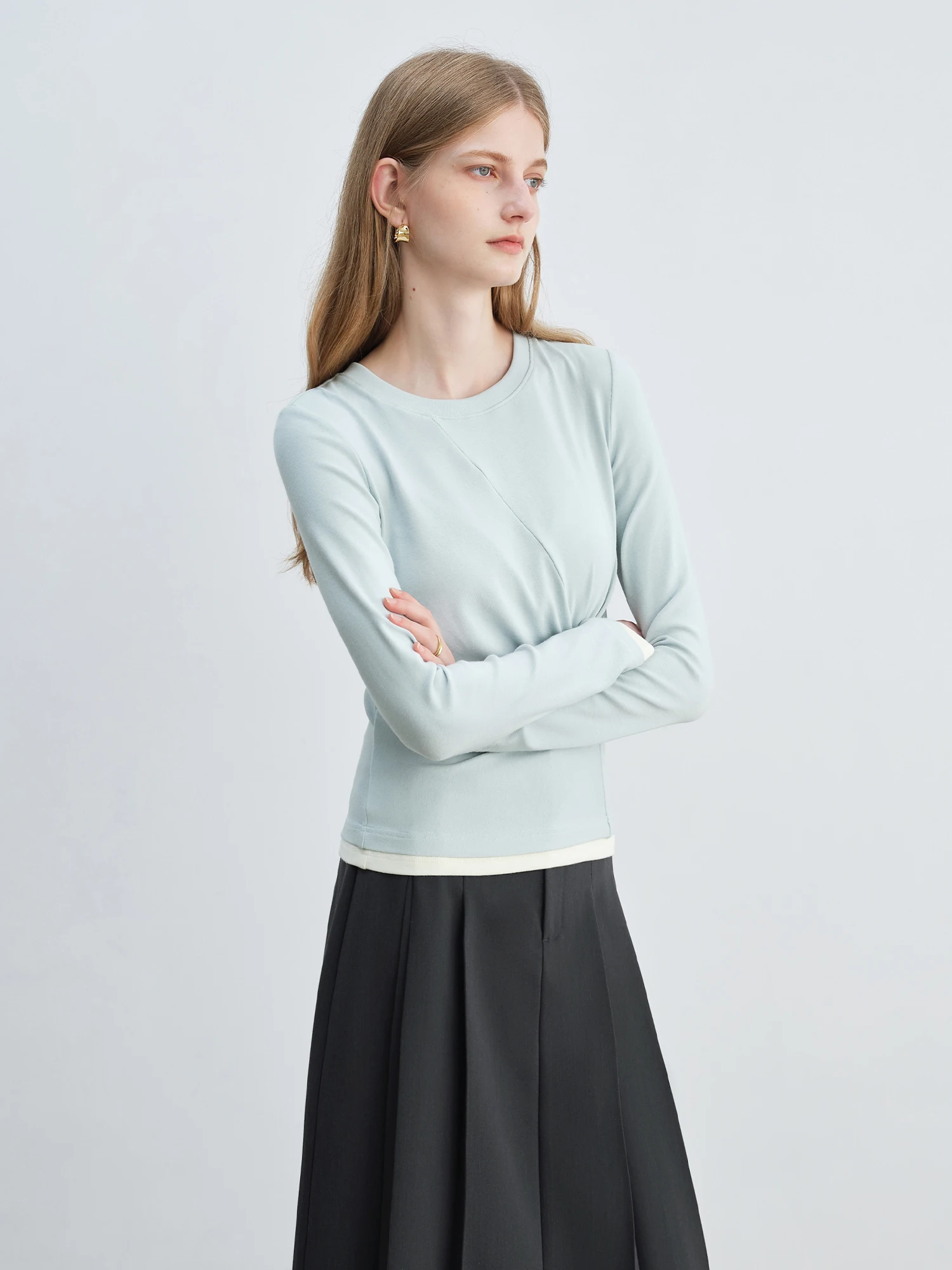 ZIQIAO Petite Women's Design Forward Mock Layered Twist Detail Gray T-Shirt 2025 New Autumn Slim Fitting Tee 25ZQ93104