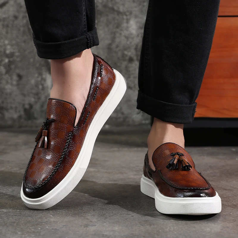 Designer Men Classic Retro Tassels Loafers Men's Slip-on Casual Leather Shoes Mens Wedding Party Driving Outdoor Flats