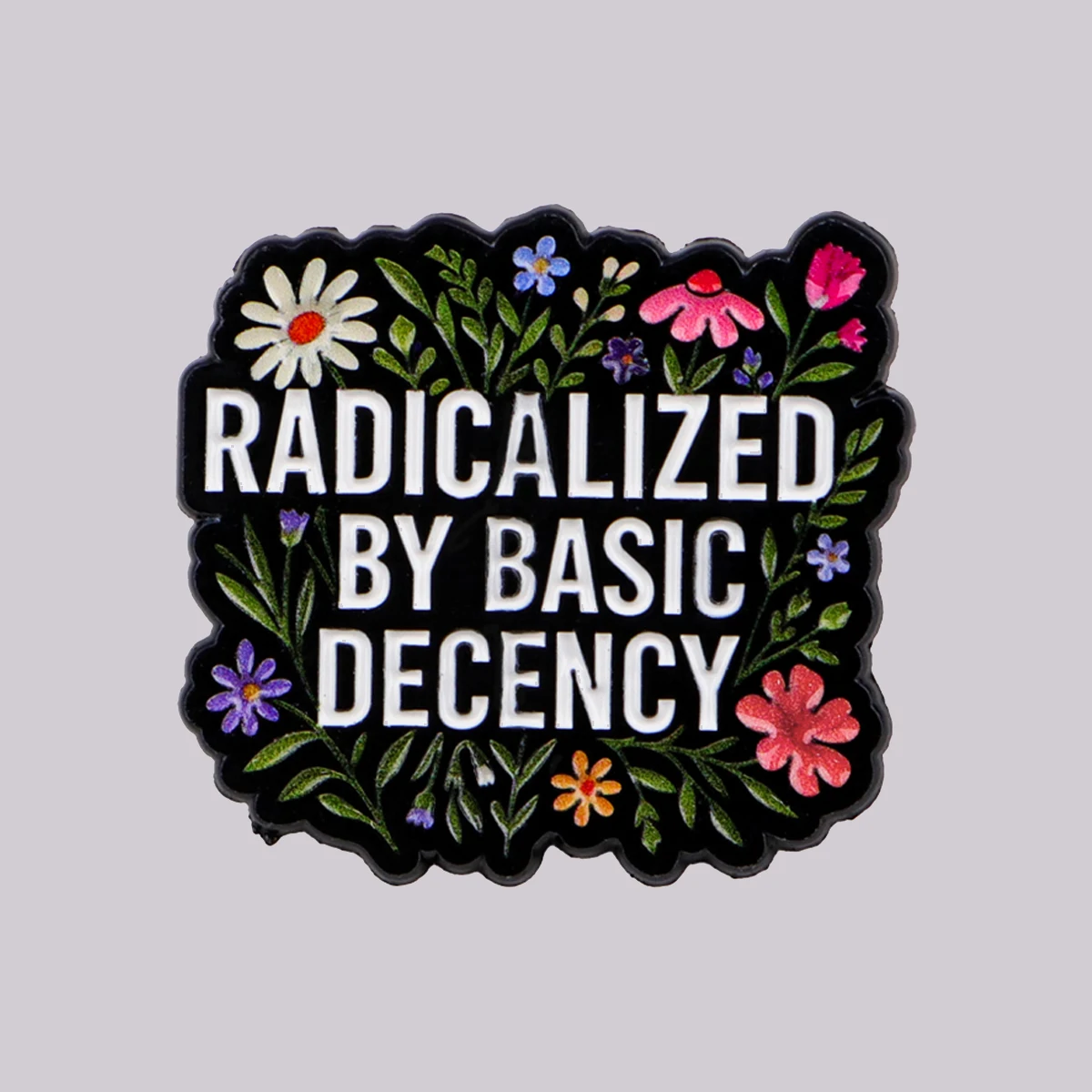 „RADICALIZED BY BASIC DECENCY“ Emaille-Anstecknadel, Blumen-Zitate, Brosche, Anstecknadeln, Abzeichen, Kleidung, Accessoires, Modeschmuck, Geschenk