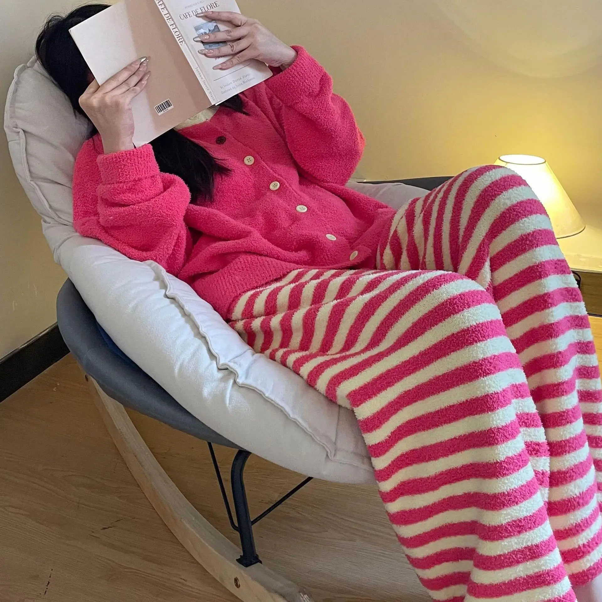 

Розово-красный полосатый полуфлисовый женский зимний утолщенный плюшевый вязаный кардиган + брюки, комплект домашней одежды из 2 предметов, пижамы больших размеров