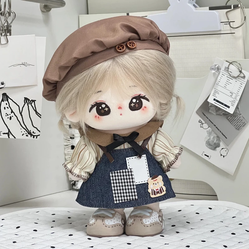 

Комплект одежды для куклы 20 см: коричневая юбка на подтяжках, рубашка с галстуком-бабочкой и берет. Милый модный наряд для куклы, подарок.