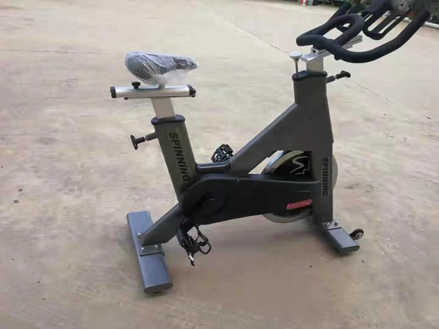 Bicicleta de ejercicio comercial para interiores, bici giratoria para gimnasio, Club de Fitness, novedad