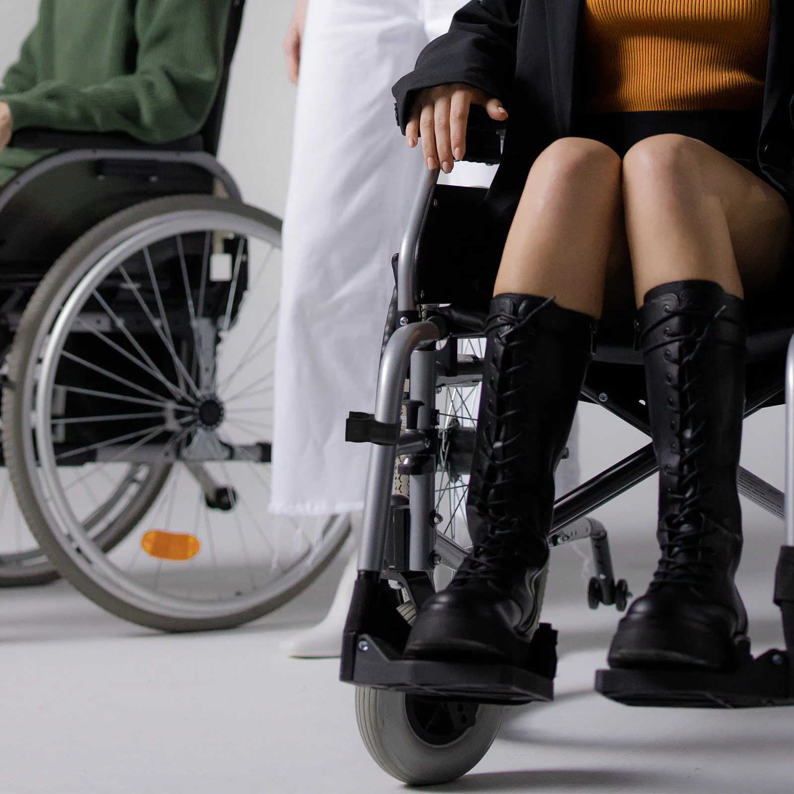 

1Set Black Cane Holder Set Alloy Plastic Sturdy Crutch Mount Stand for Wheelchair Walker Rollator Cane Holder Crutch Mount Stand