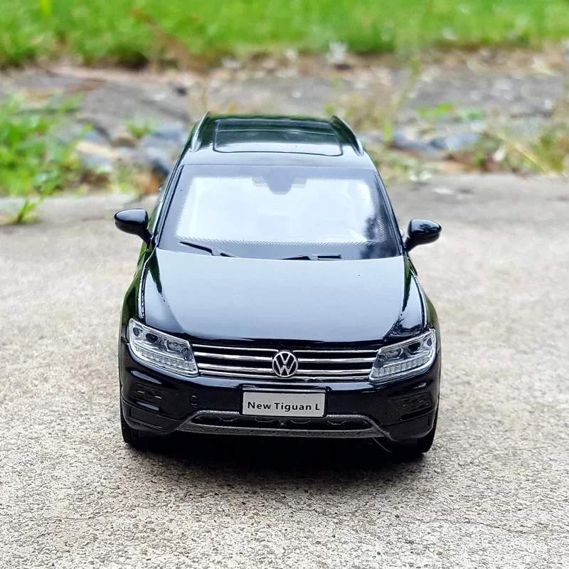 1:32 Volkswagens Tiguan L SUV Alloy Car Model Diecasts Metal Toy Vehicles Car Model Simulation Sound Light Collection Kids Gift