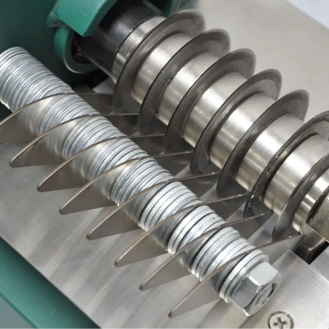 

Маленькая машина для резки кожи с одной головкой, многофункциональная машина для резки пенопласта из нетканого крафт-бумаги