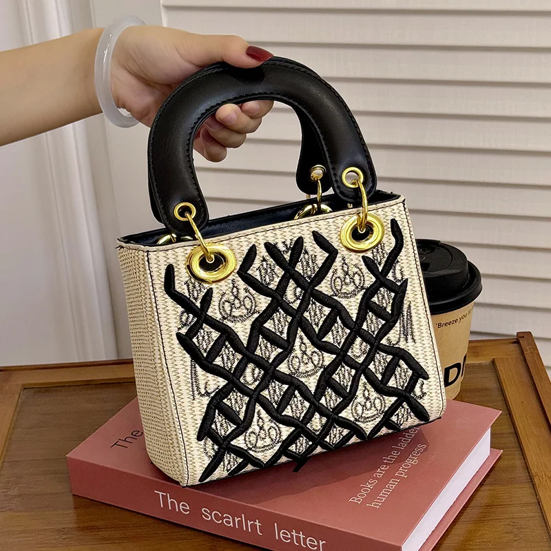 

Premium Women's Crossbody Bag - Vintage Embroidered Small Purse, Lightweight Handheld Organizer with Inner Pocket