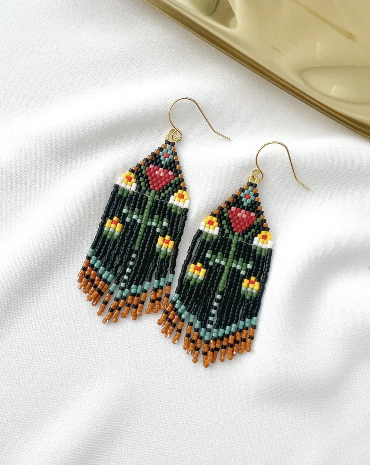

2025 Handmade Bead Earrings Tassels Sunflower Hand Weaving Symmetry Creativity Bohemia Beaded Earrings For Women