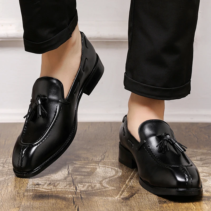 

British Style Loafers Men Pointed Low Heel Casual Fashion Tassel Decoration Simple and Versatile Business Formal Leather Shoes