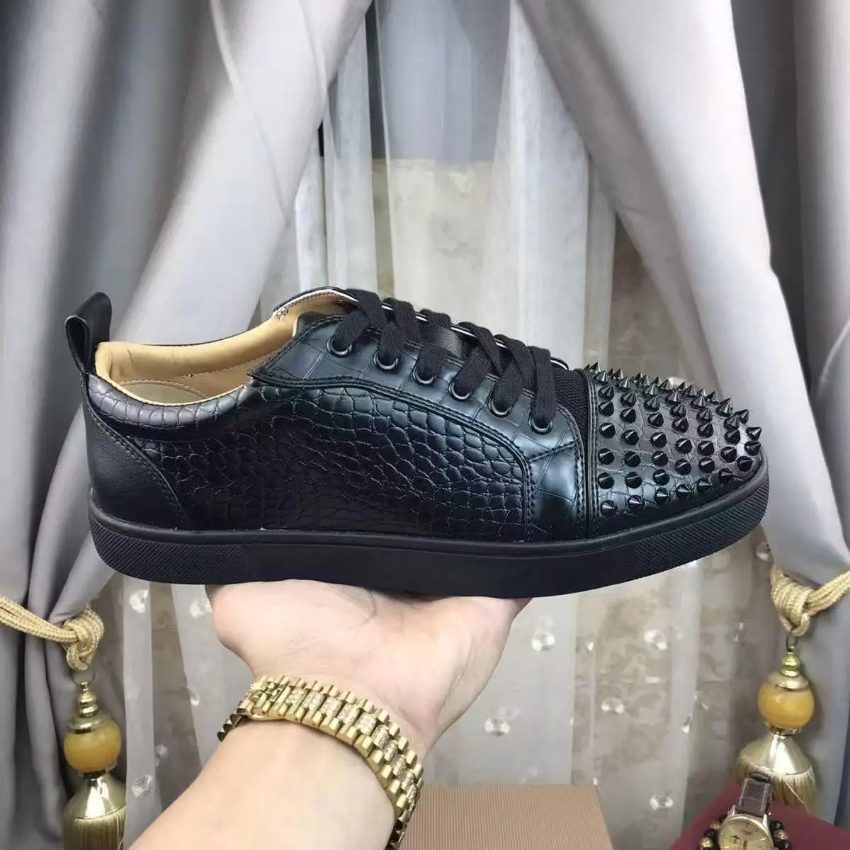 

2025 Spring New Men's Casual Sports Shoes Round Toe Thick Bottom Flat Heel Lace-up Rivet Decoration Comfortable Men Shoes