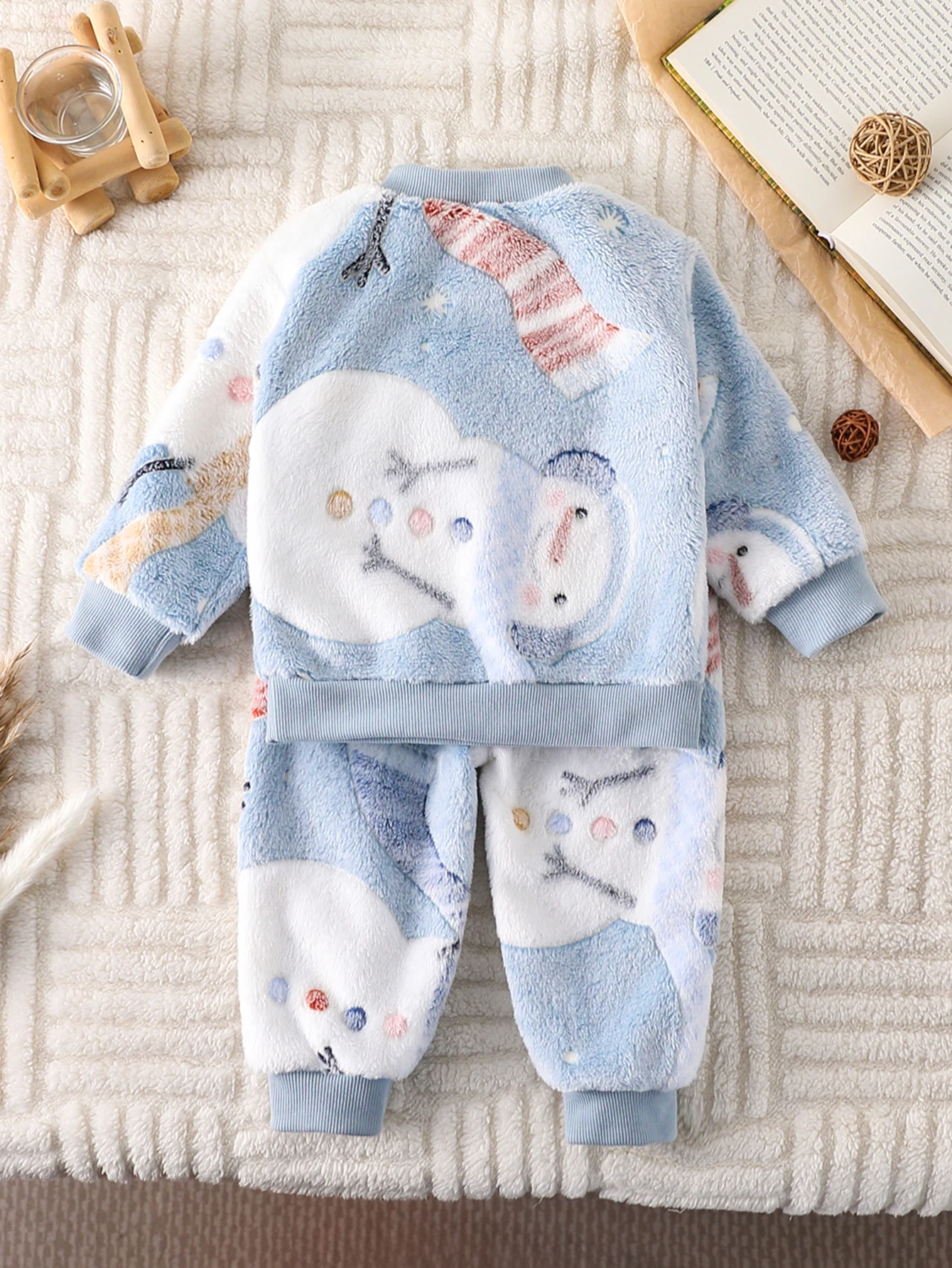 2-piece set of baby boy casual cute cartoon plush round neck long sleeved pullover top and plush drawstring pants for winter