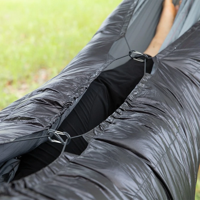 أرجوحة للتخييم في الهواء الطلق أسفل كيس النوم