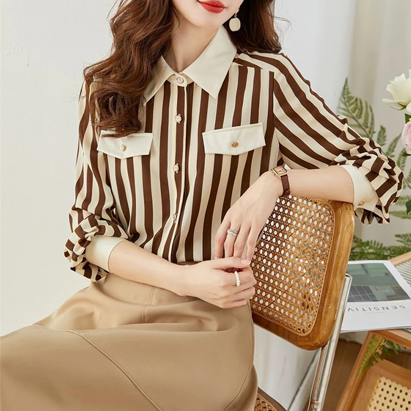 Kemeja wanita klasik motif garis, baju blus wanita kantor lengan panjang longgar kasual Mode Korea elegan