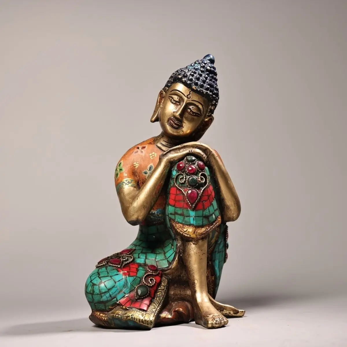 Treasure Xizang copper Tibetan craftsmanship inlaid with gemstones Free Buddha weight 2.6 kg high 20 cm wide