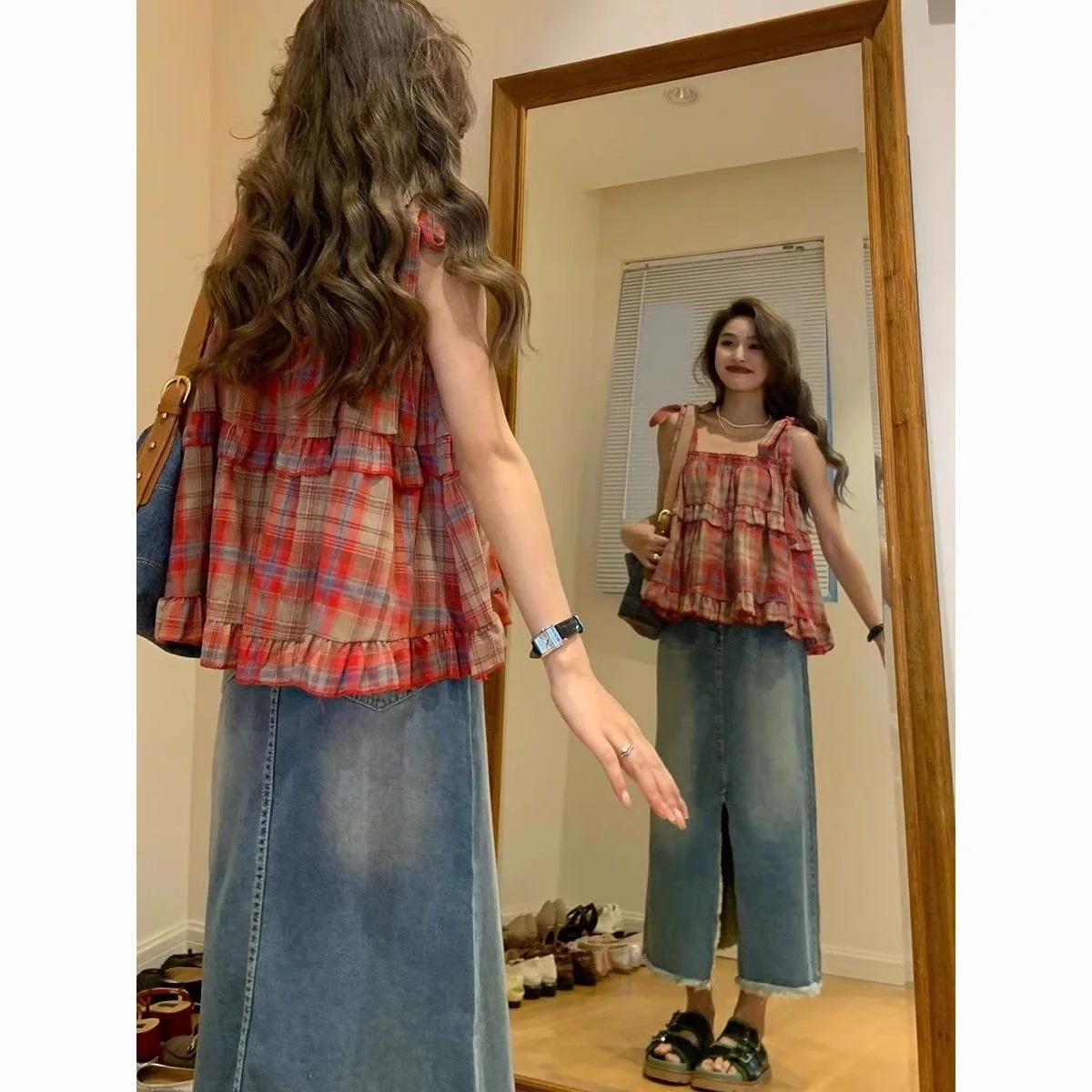 

French Sweet Plaid Holiday Style Wooden Edge Shoulder Bared Top Summer Loose Doll Shirt Strap Vest Women's Fashion Blend Fabric