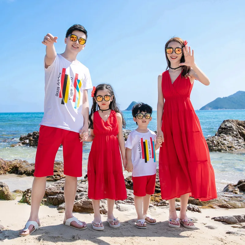 Family Matching Beach Clothes Vacation Look Daughter and Mom Red Sleeveless Dresses Son and Dad Top Shorts Two Piece Sets Outfit