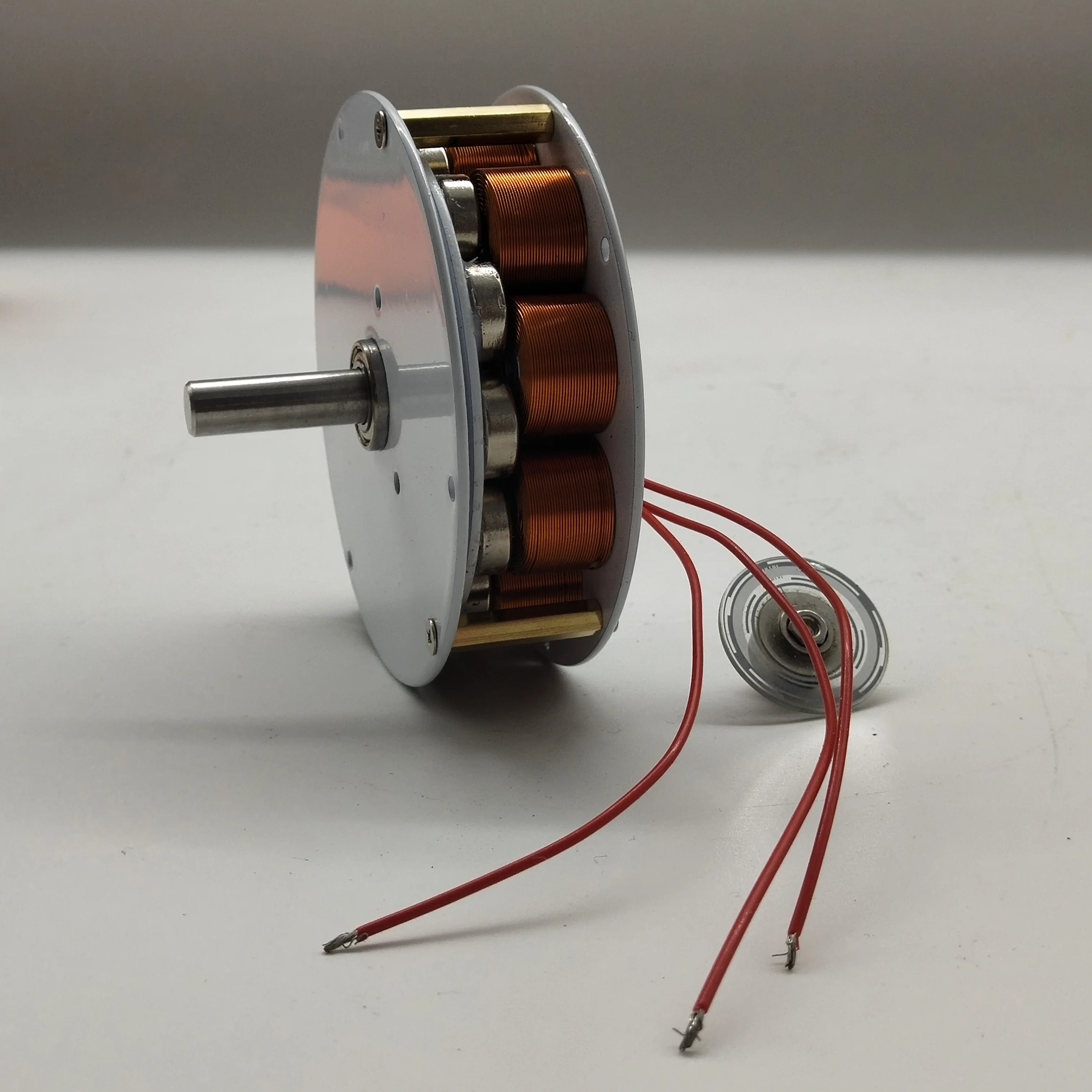 

Miniature Disk Generator with Iron Core Strong Magnetic Low Speed High Power Generation Multipole Three-phase Alternator