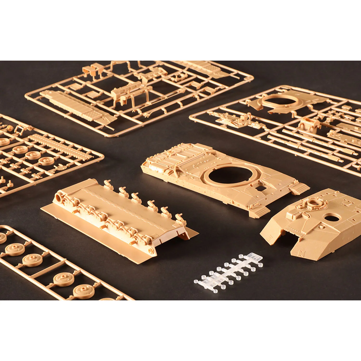 

Hobby Boss 1/48 Static Plastic Main Battle Tank British Challenger II 84853 Unassembled DIY Model Kit Realistic Design Souvenir