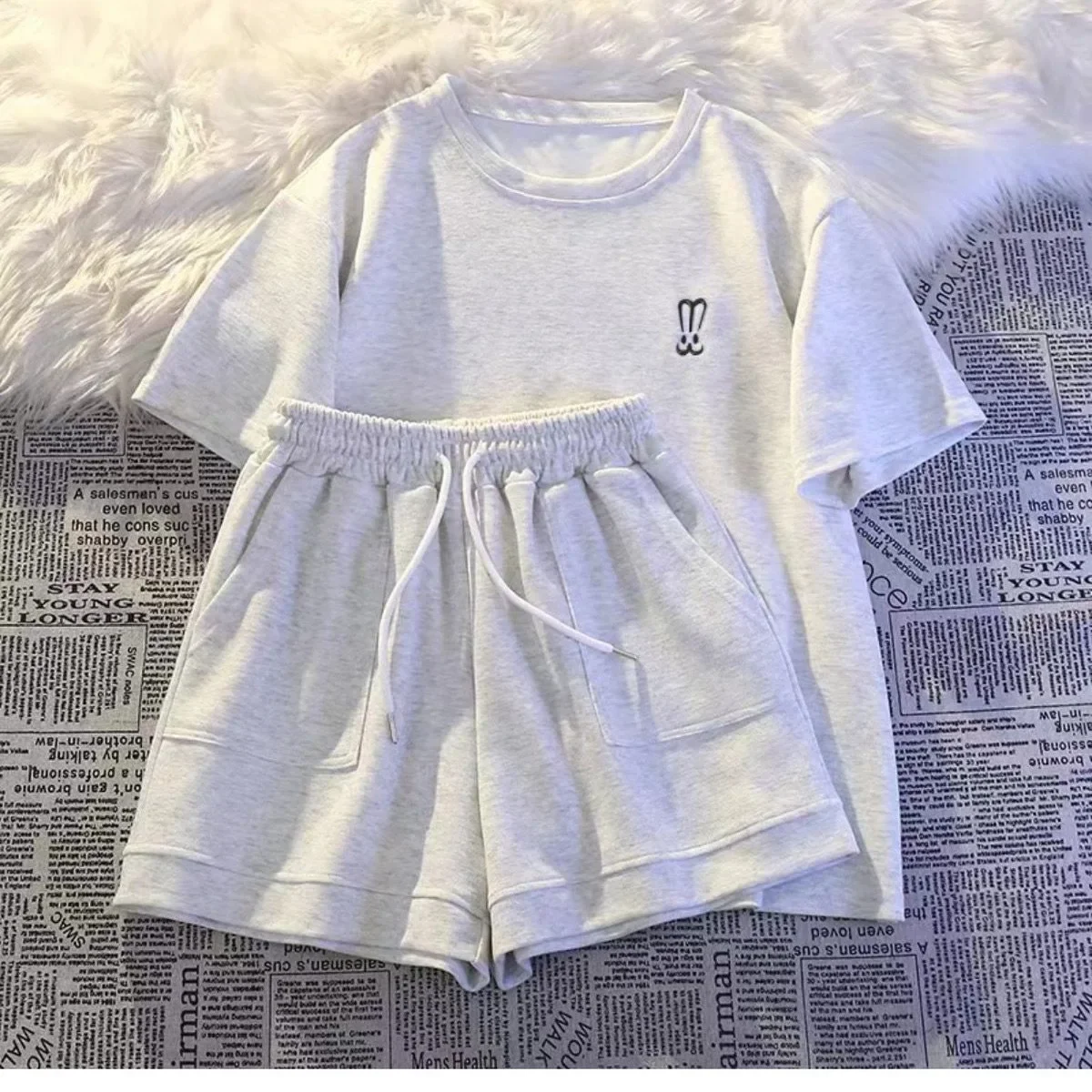 طقم شورت صيفي كاجوال مطرز بأكمام قصيرة للنساء طقم رياضي مريح مكون من قطعتين ملابس خارجية بيضاء #4