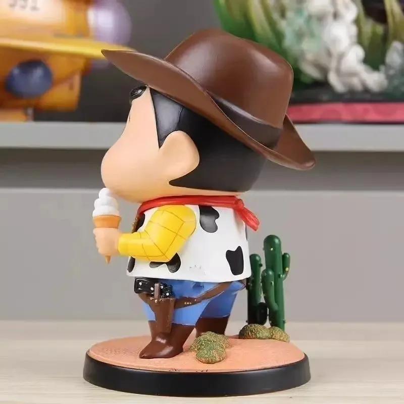 Nuevos periféricos de anime Crayon Shin-chan, adornos decorativos para consola central de coche con forma de mezclilla de dibujos animados creativos, regalos al por mayor.