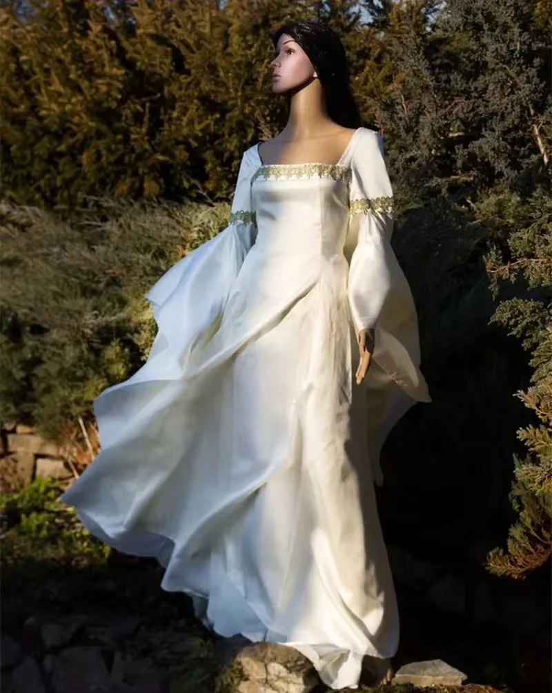 Fantasy Satin Wedding Dresses With Flare Long Sleeves Square Neck Vintage Renaissance White Bridal Gowns Lace Appliques