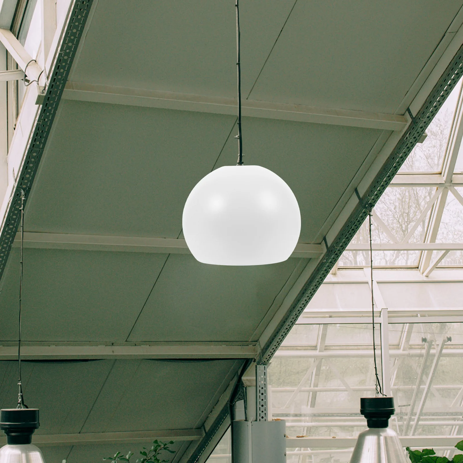 

Iron Pendant Light Shade Semicircular Metal Lamp Cage Durable Lamp Cover for Indoor Hanging Lamps Light Guard Accessory