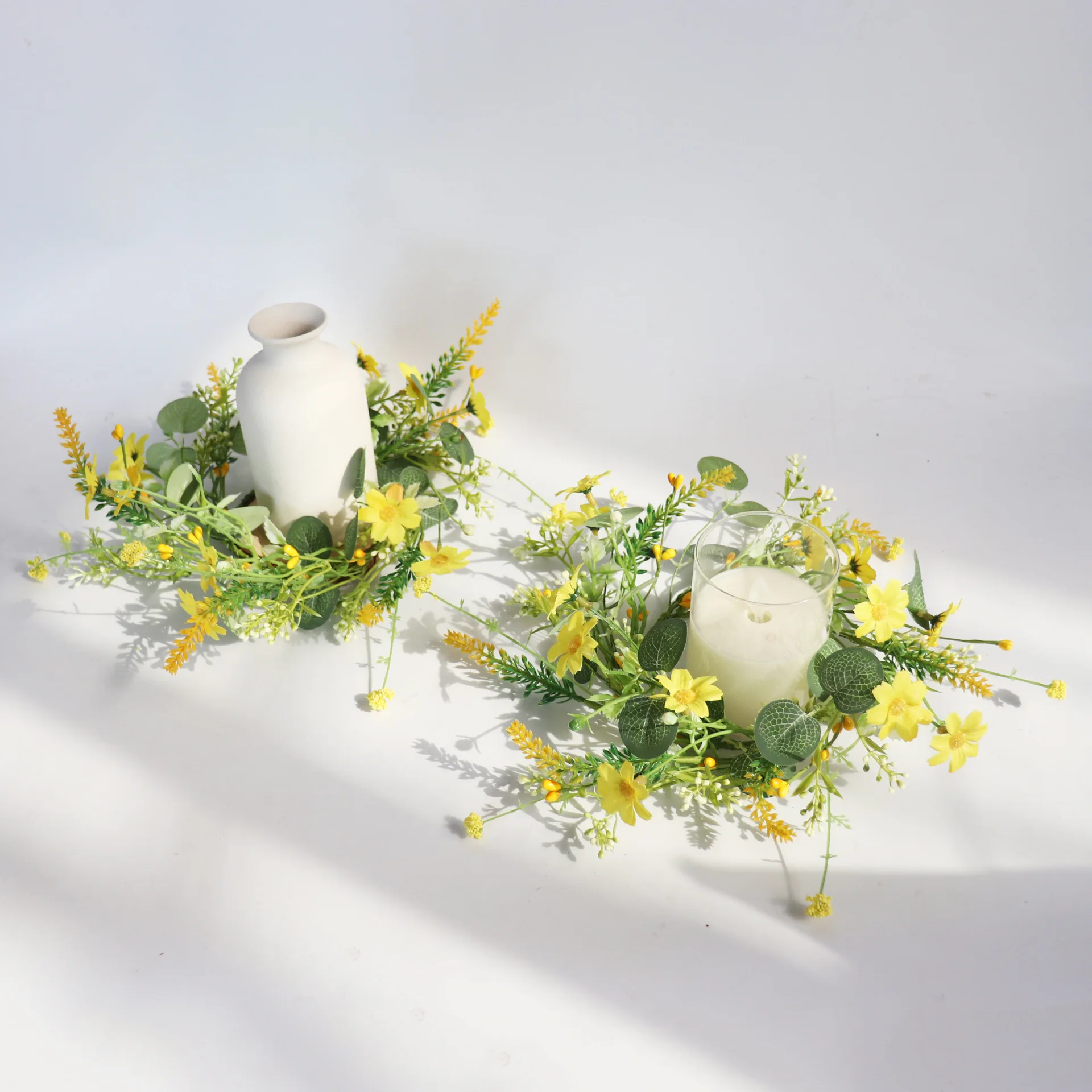 

2 PCS Daisy Spring Summer Eucalyptus Candle Ring Wedding Party Desktop Decoration Christmas Wreath Festival Party Supplies