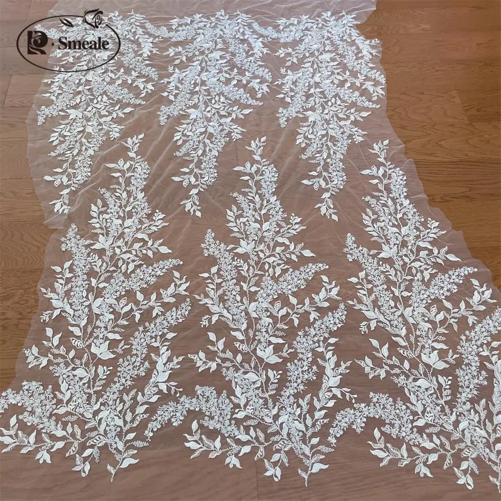 Weißer 3D-Blumen-Perlen-Pailletten-bestickter Spitzenstoff für Hochzeitskleid, glänzender Brautstoff RS4851 – Detail 7