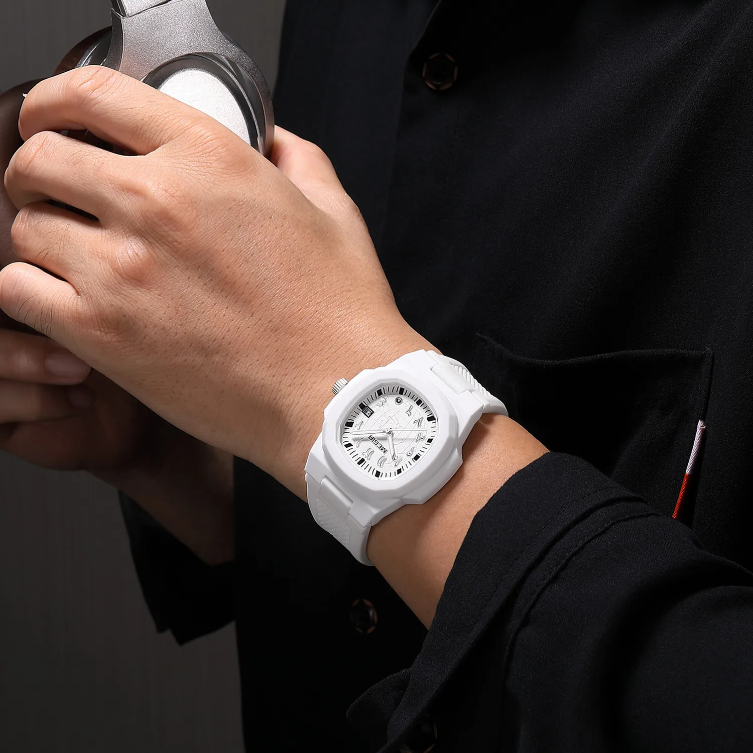 MEGIR Sport Quartz Watches for Man Luxury Outdoor Leisure Men's Wrist Watch Waterproof Luminous Auto Date Clock Montre Homme