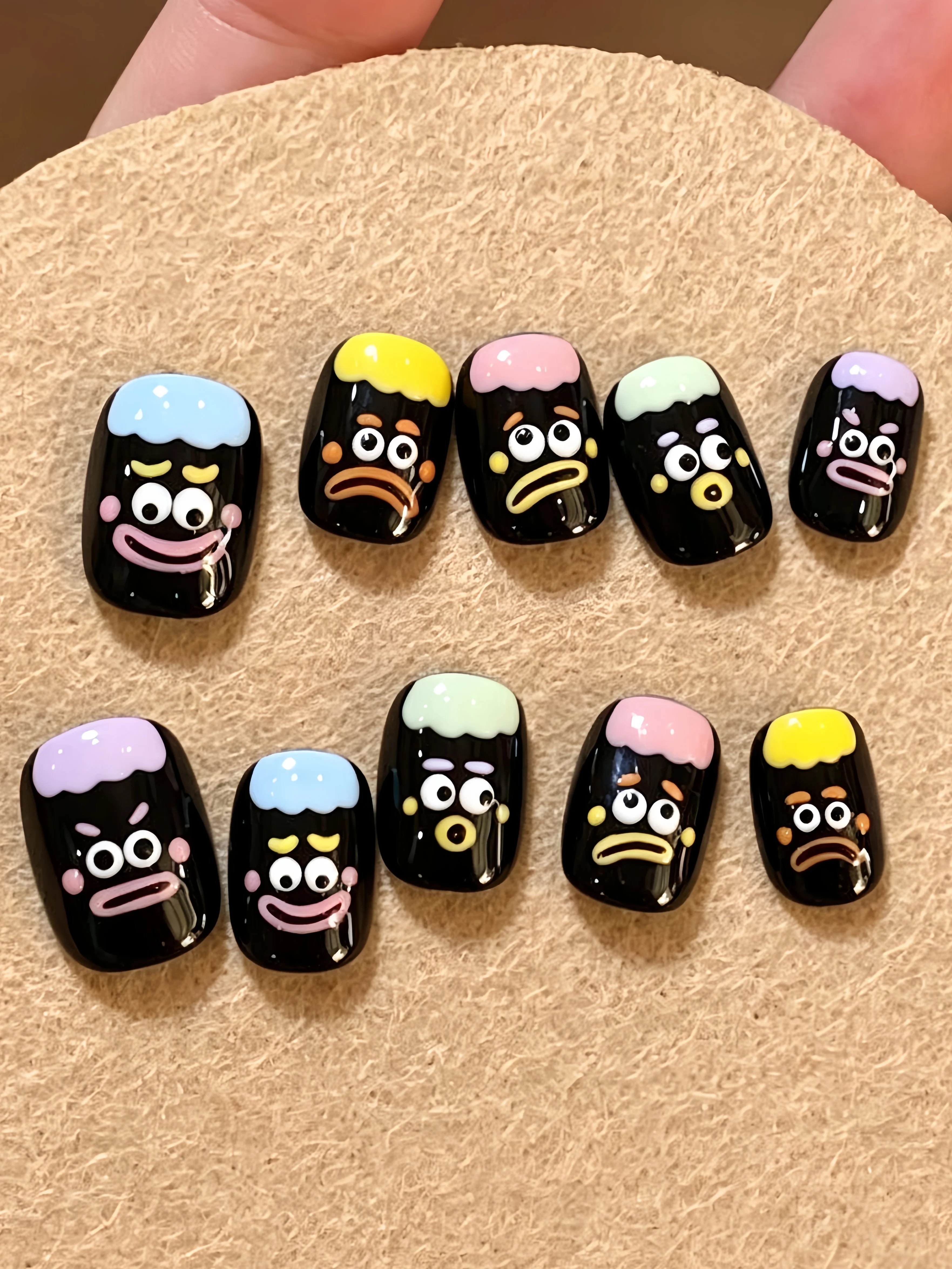 10-Piece Set, Short Square-Shaped Black Base Macaron Cartoon Expression Press-On Nails, Big-Eyed Expression Amusement Park Photo Atmosphere Quirky Cute Style Nail Tips
