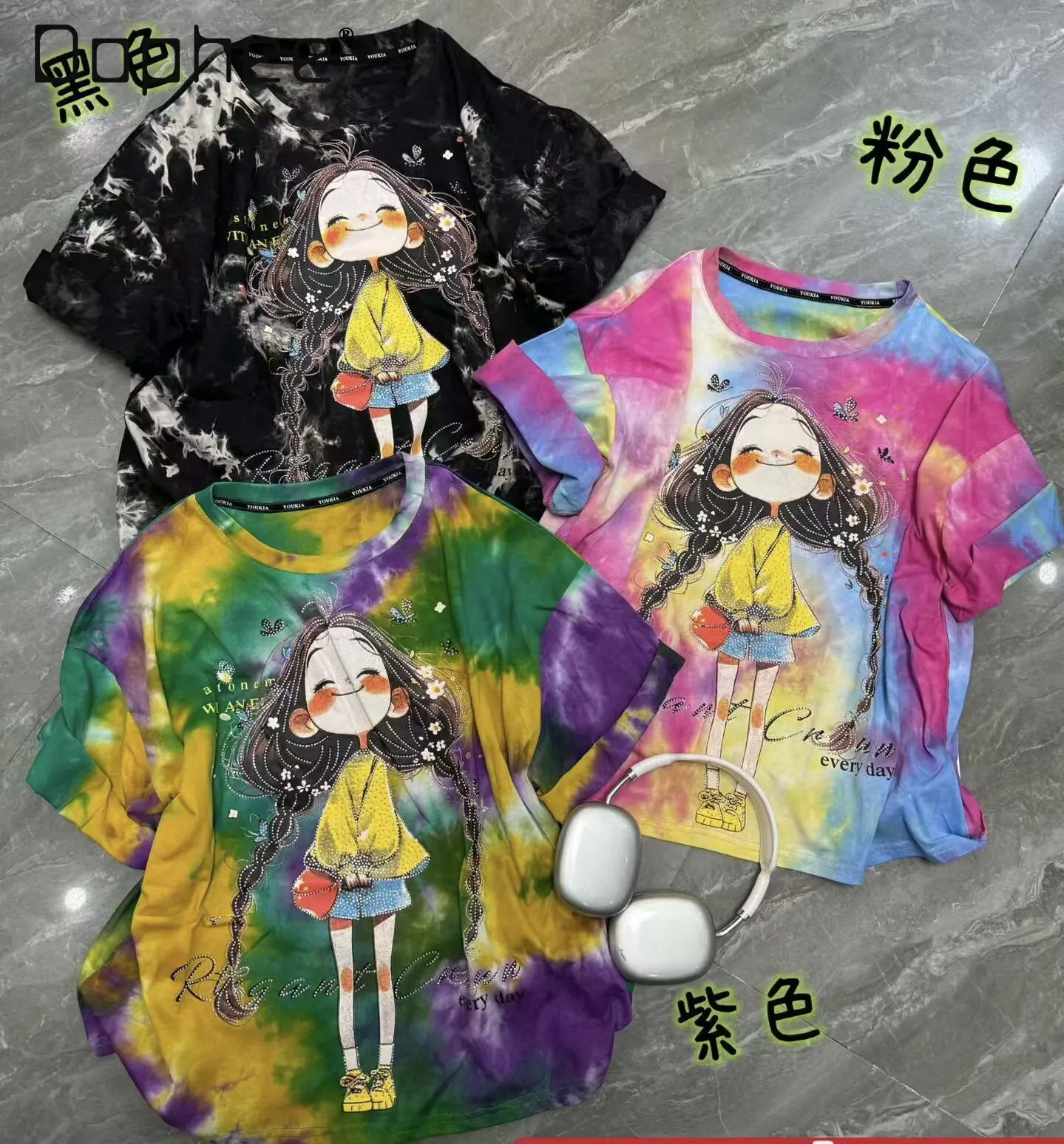 

Новая модная футболка с круглым вырезом Весна-Лето 2026 в европейском стиле с мультяшным принтом девочки и стильным дизайном со стразами