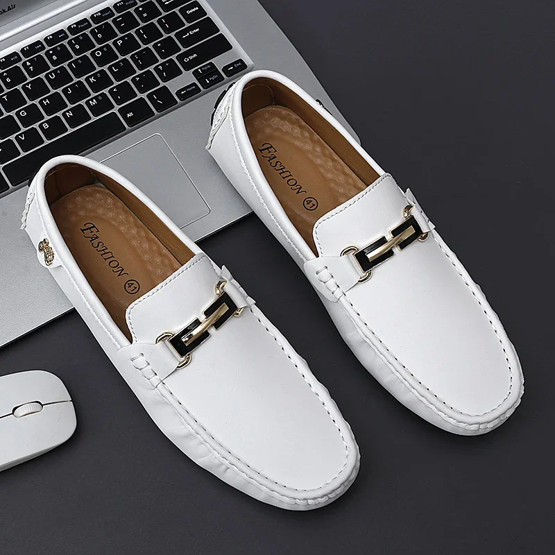 NEW Men Leather Shoes Handmade Stitching Casual Slip on Loafer Moccasins Breathable Casual Shoes for Men Metal Decoration Shoes