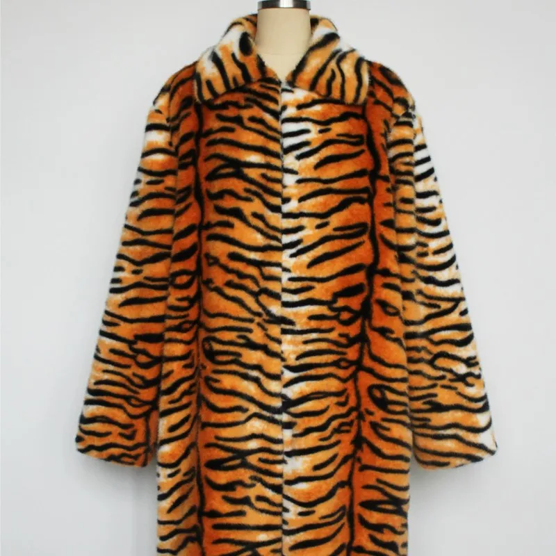 سترات شتوية سميكة ودافئة لعام 2025 معاطف طويلة من الفرو معاطف طويلة منفوشة ملابس خارجية للرجال سترة بنمط نمر من الفرو الصناعي