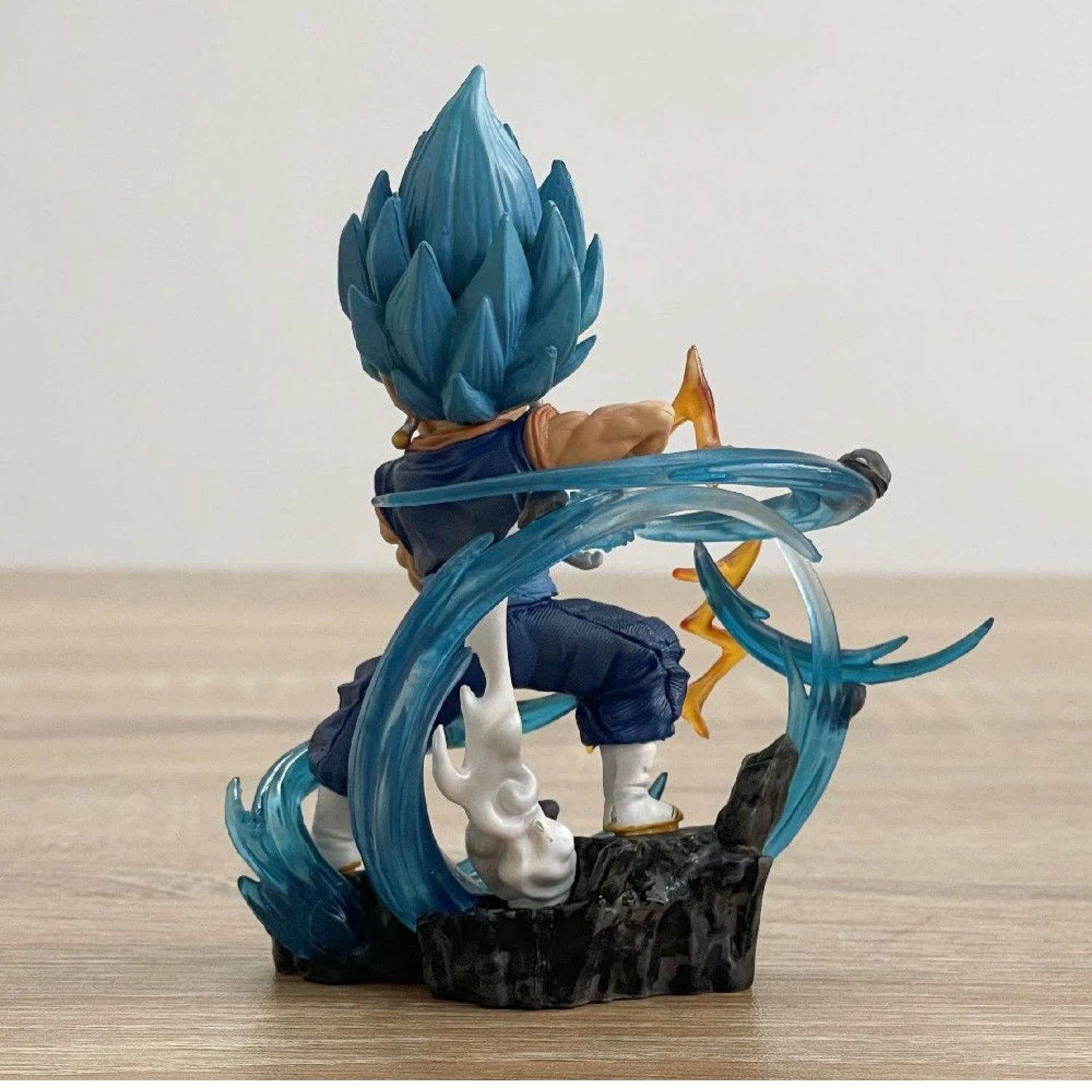 11cm Dragon Ball Vegetto Anime Figurka Niebieskie Włosy Efekty Specjalne Scena Model Peryferyjna Dekoracja Pulpitu Kolekcja Ozdób