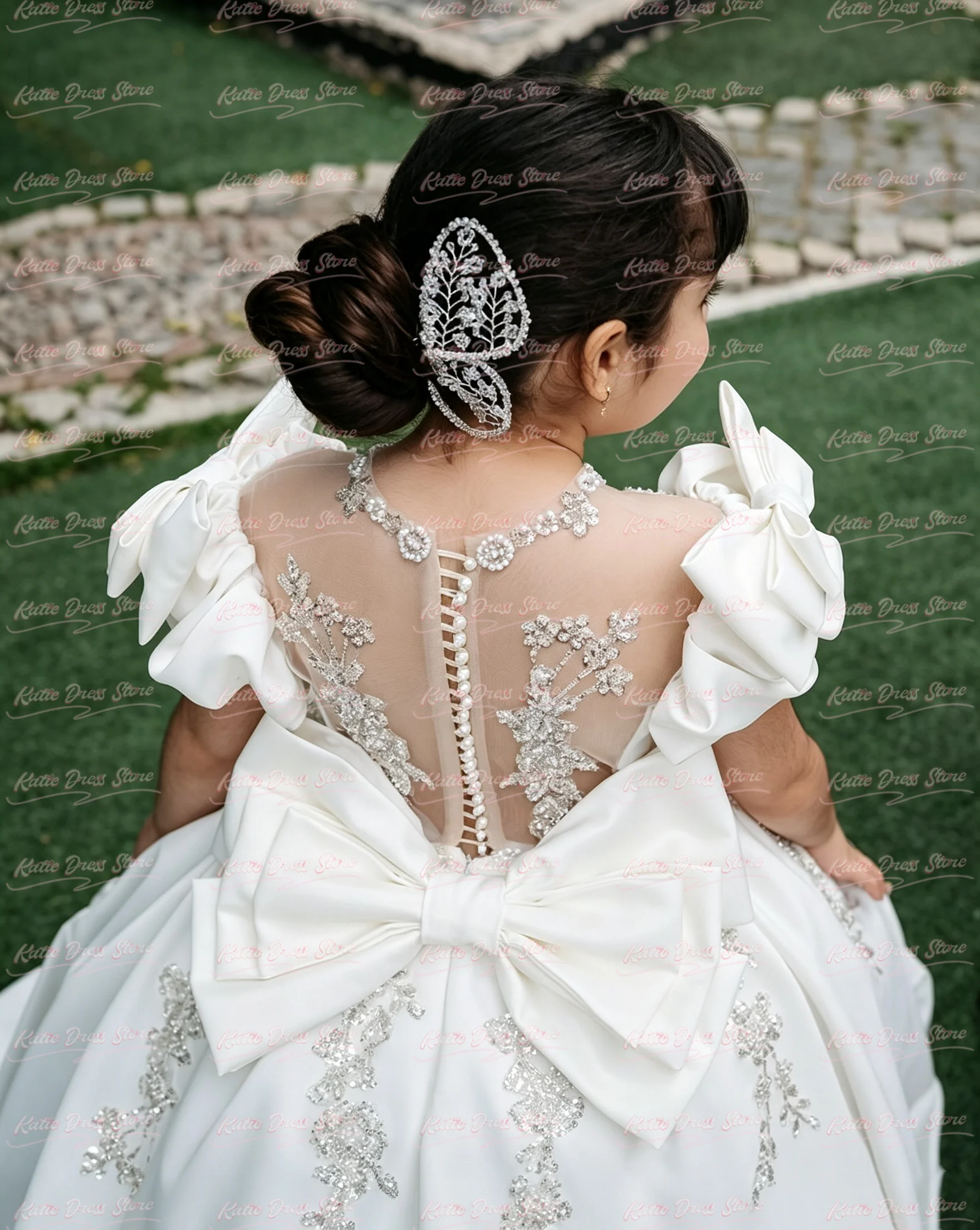 White Customized Flower Girl Dress For Wedding Satin Puffy Short Sleeve Beading Kids Birthday Party First Communion Ball Gowns